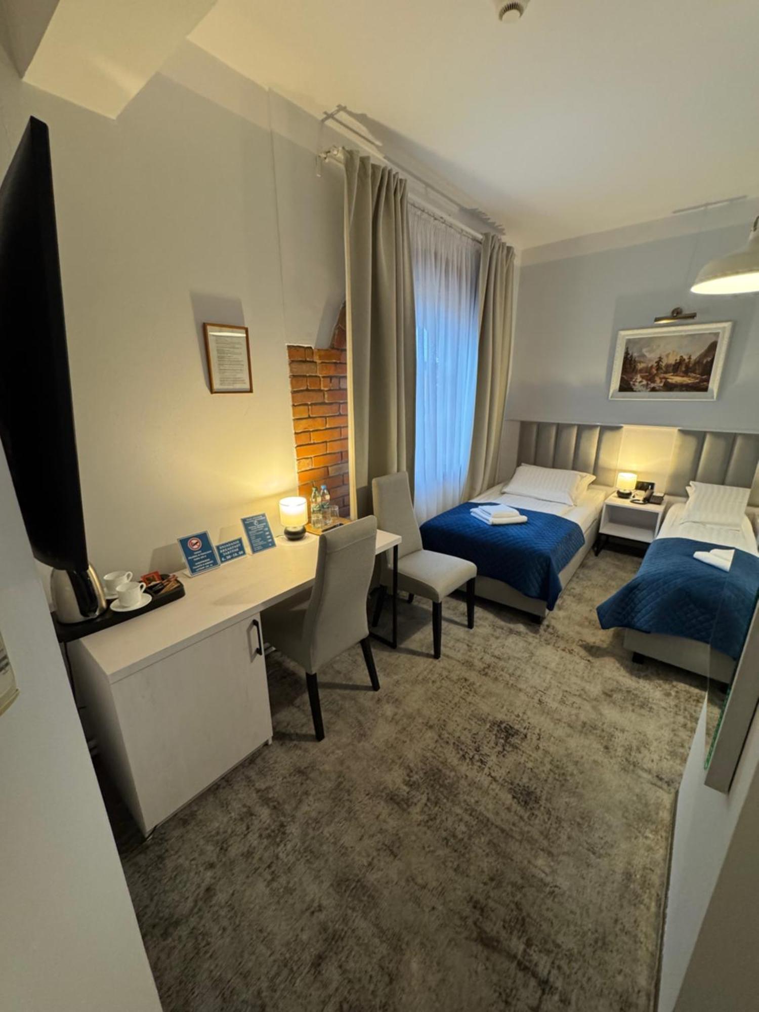 Hotel Staropolska Tomaszów Lubelski Esterno foto